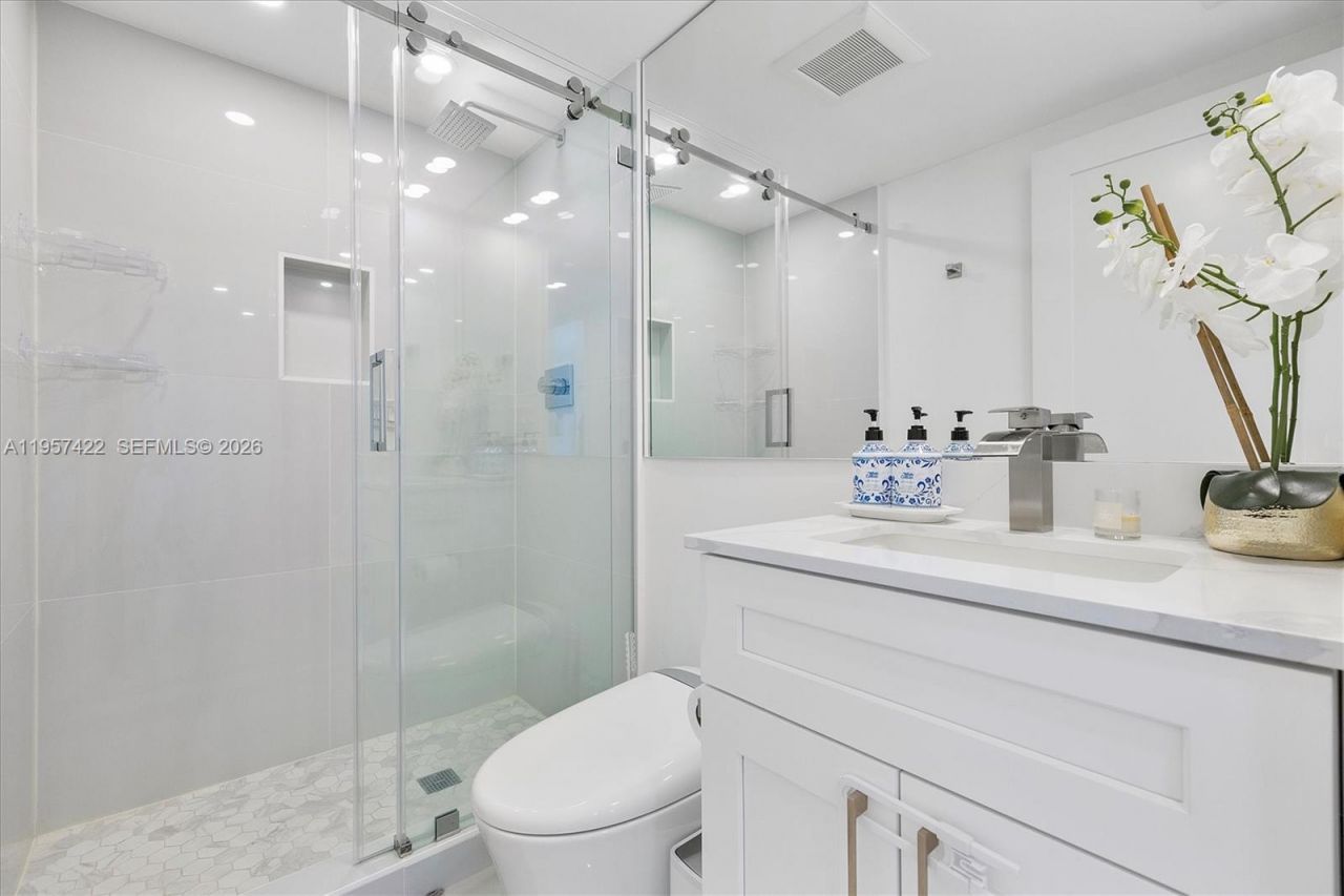 20515 E Country Club Dr , Unit 1747, Aventura, FL 33180 Photo