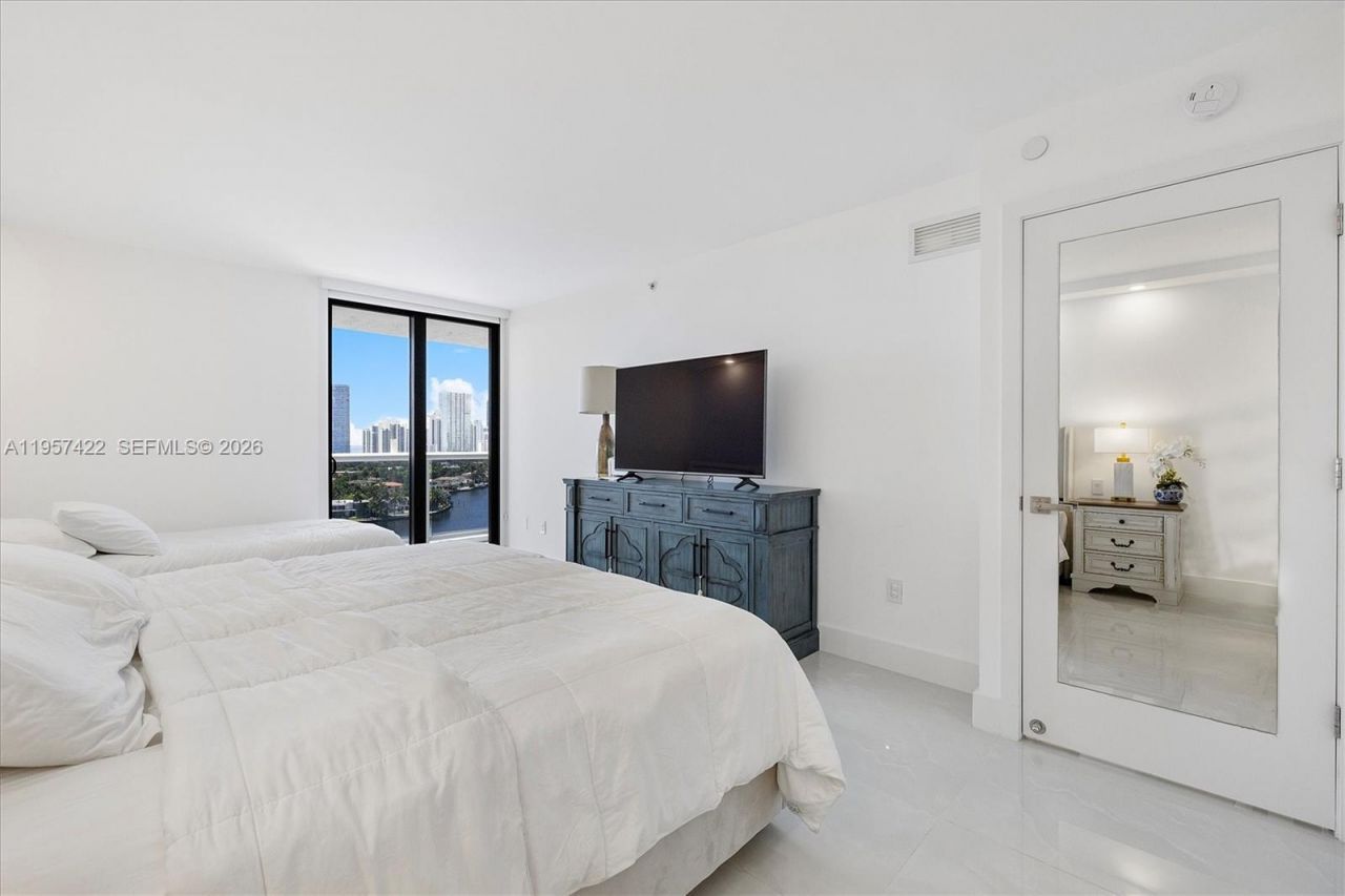 20515 E Country Club Dr , Unit 1747, Aventura, FL 33180 Photo