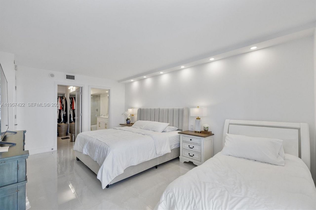 20515 E Country Club Dr , Unit 1747, Aventura, FL 33180 Photo