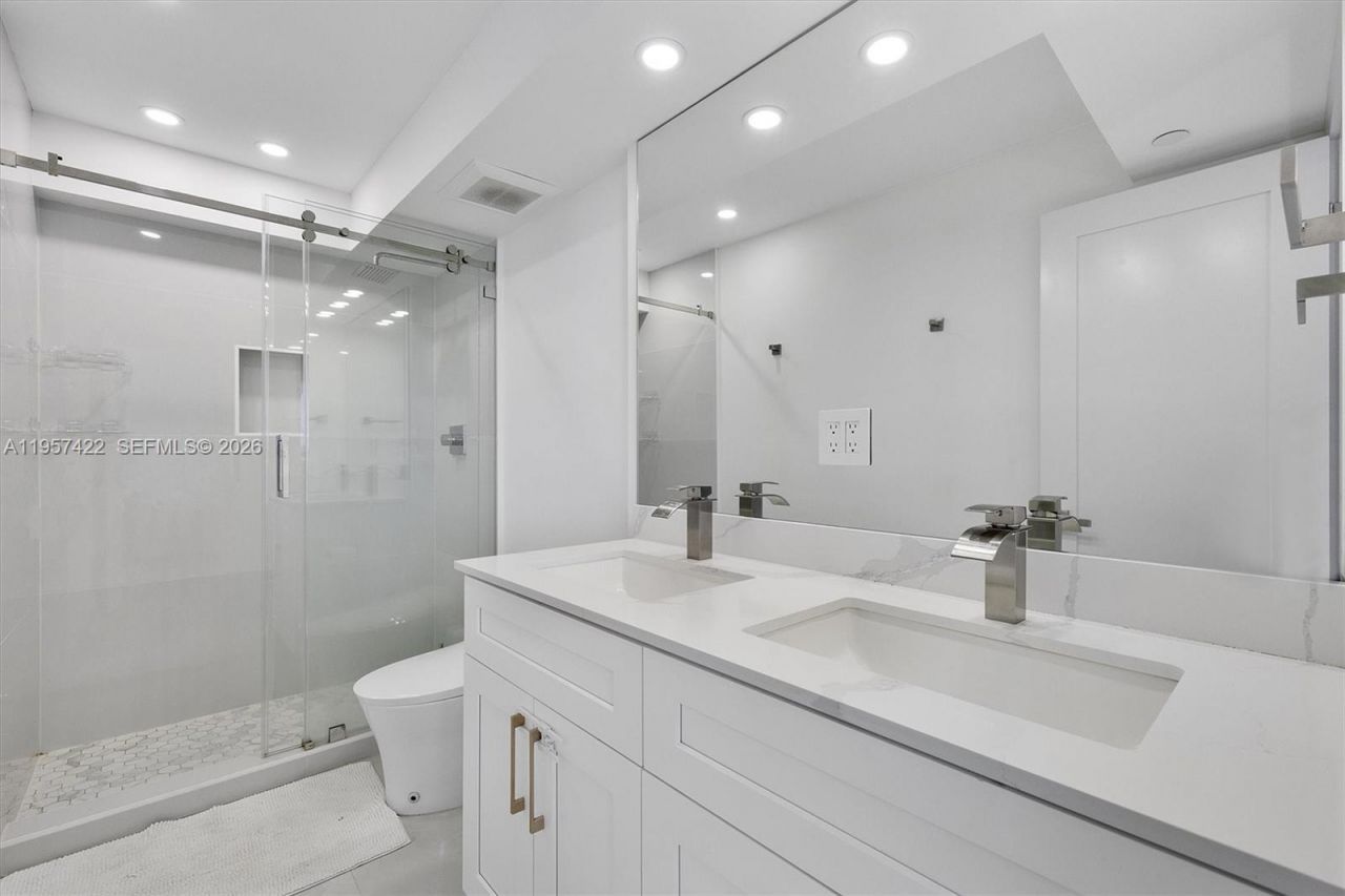 20515 E Country Club Dr , Unit 1747, Aventura, FL 33180 Photo