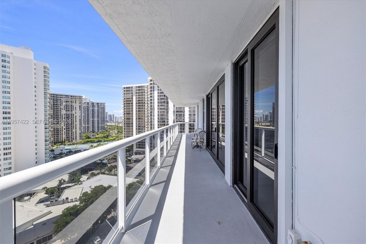 20515 E Country Club Dr , Unit 1747, Aventura, FL 33180 Photo