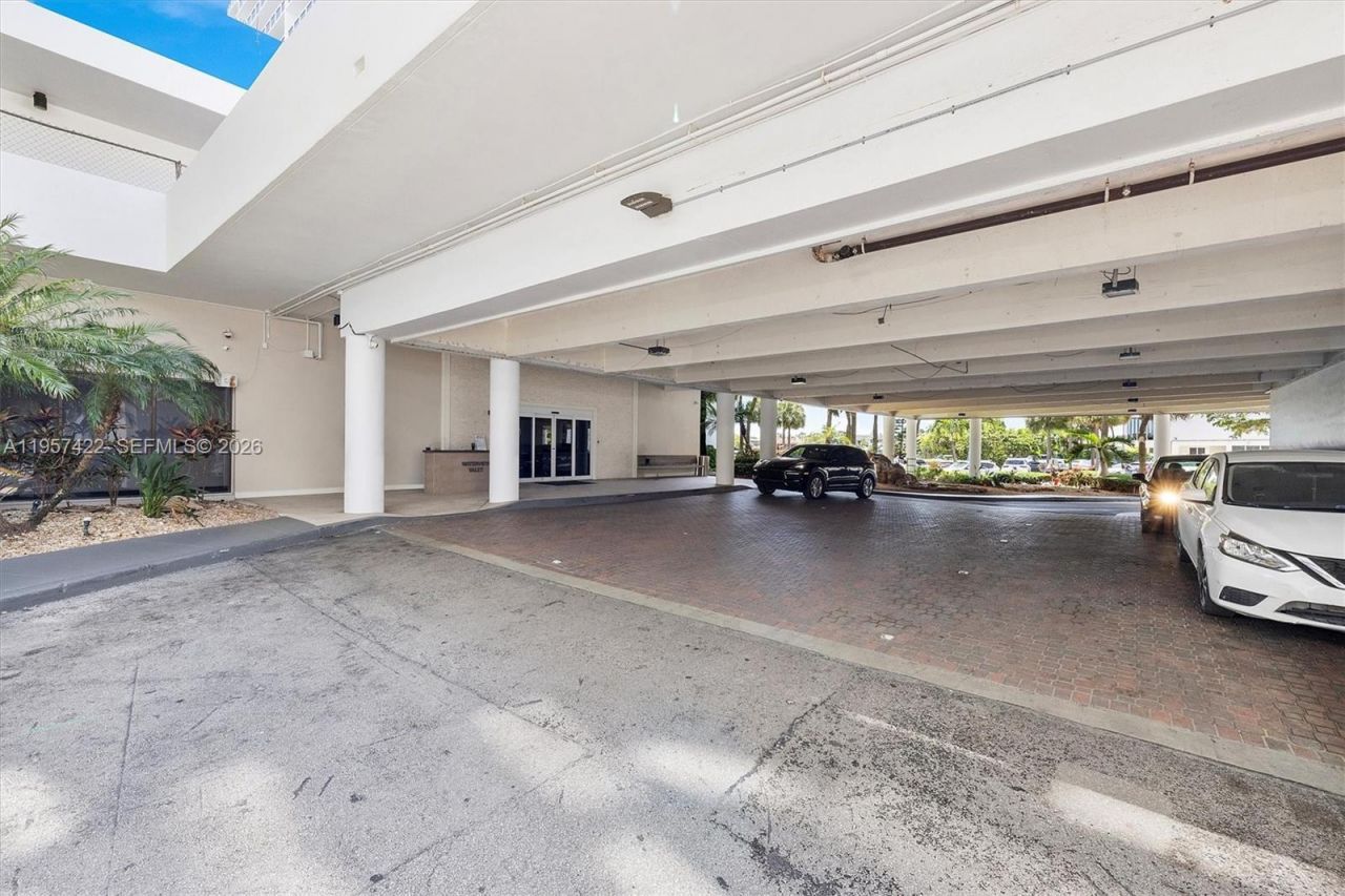 20515 E Country Club Dr , Unit 1747, Aventura, FL 33180 Photo