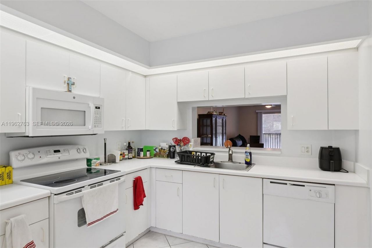 850 SW 138th Ave , Unit 208D, Pembroke Pines, FL 33027 Photo