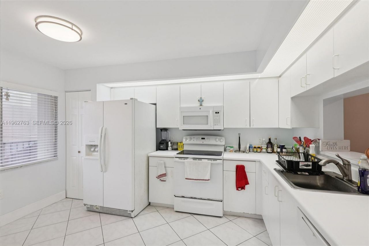 850 SW 138th Ave , Unit 208D, Pembroke Pines, FL 33027 Photo