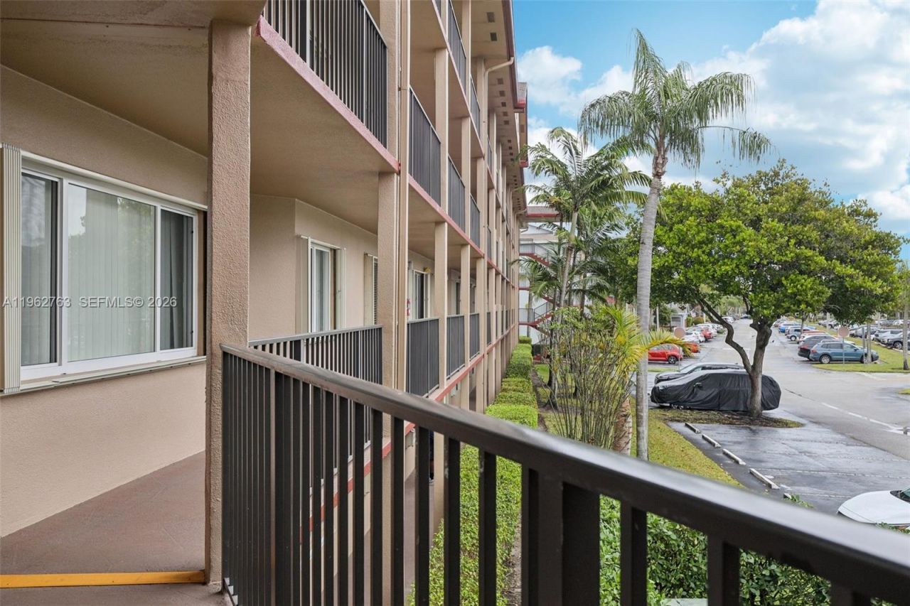 850 SW 138th Ave , Unit 208D, Pembroke Pines, FL 33027 Photo