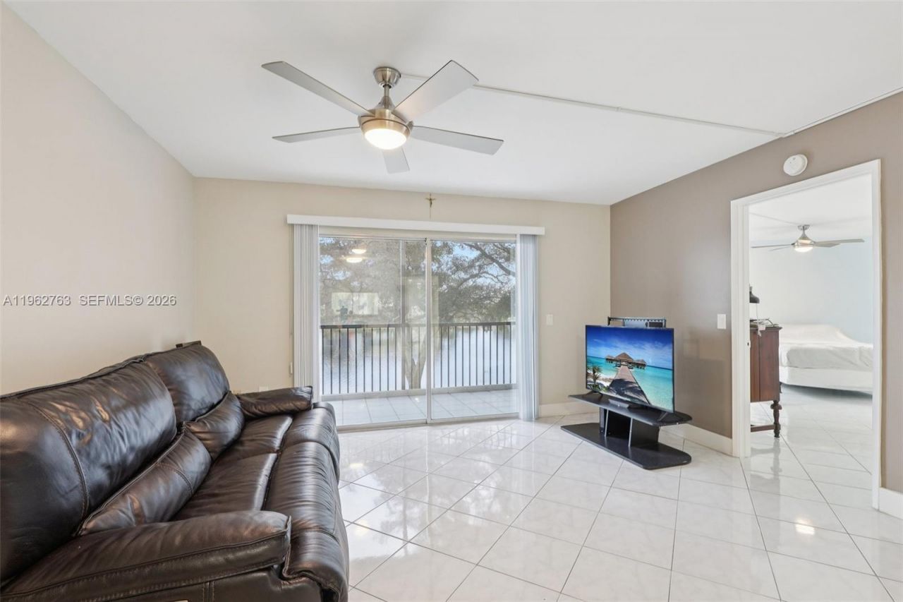 850 SW 138th Ave , Unit 208D, Pembroke Pines, FL 33027 Photo