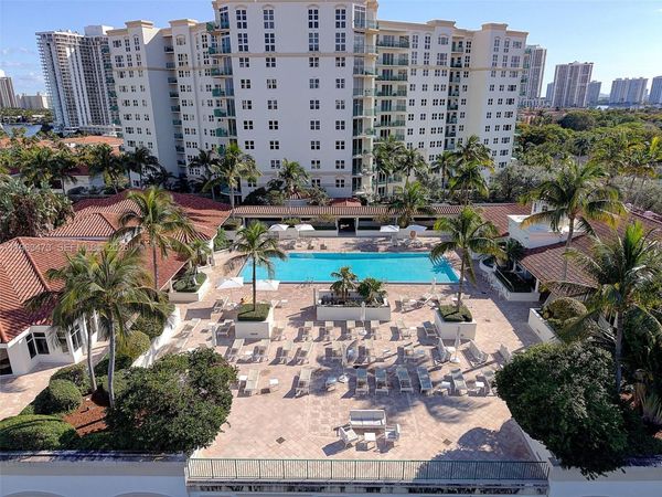 20000 E Country Club Dr, Unit 716, Aventura, FL 33180