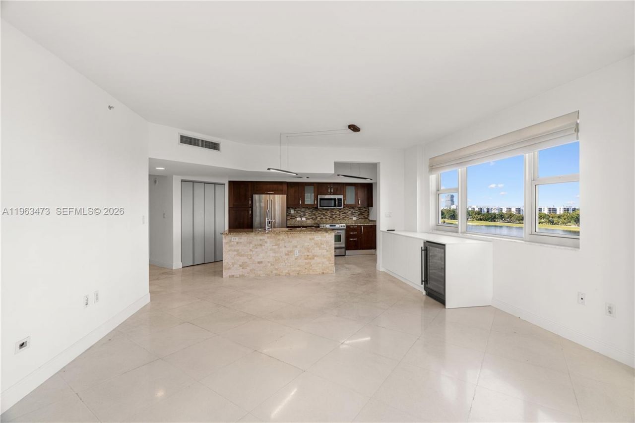 20000 E Country Club Dr, Unit 716, Aventura, FL 33180 Photo