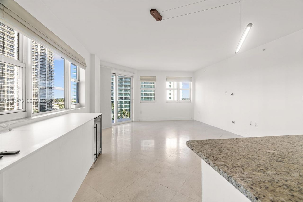 20000 E Country Club Dr, Unit 716, Aventura, FL 33180 Photo