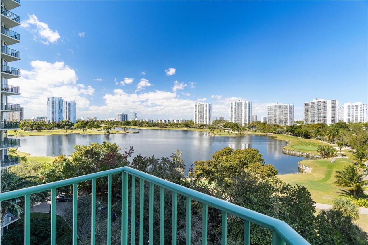 20000 E Country Club Dr, Unit 716, Aventura, FL 33180 Photo