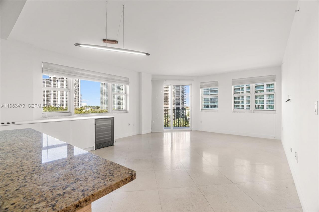 20000 E Country Club Dr, Unit 716, Aventura, FL 33180 Photo