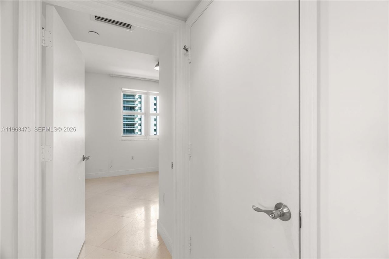 20000 E Country Club Dr, Unit 716, Aventura, FL 33180 Photo