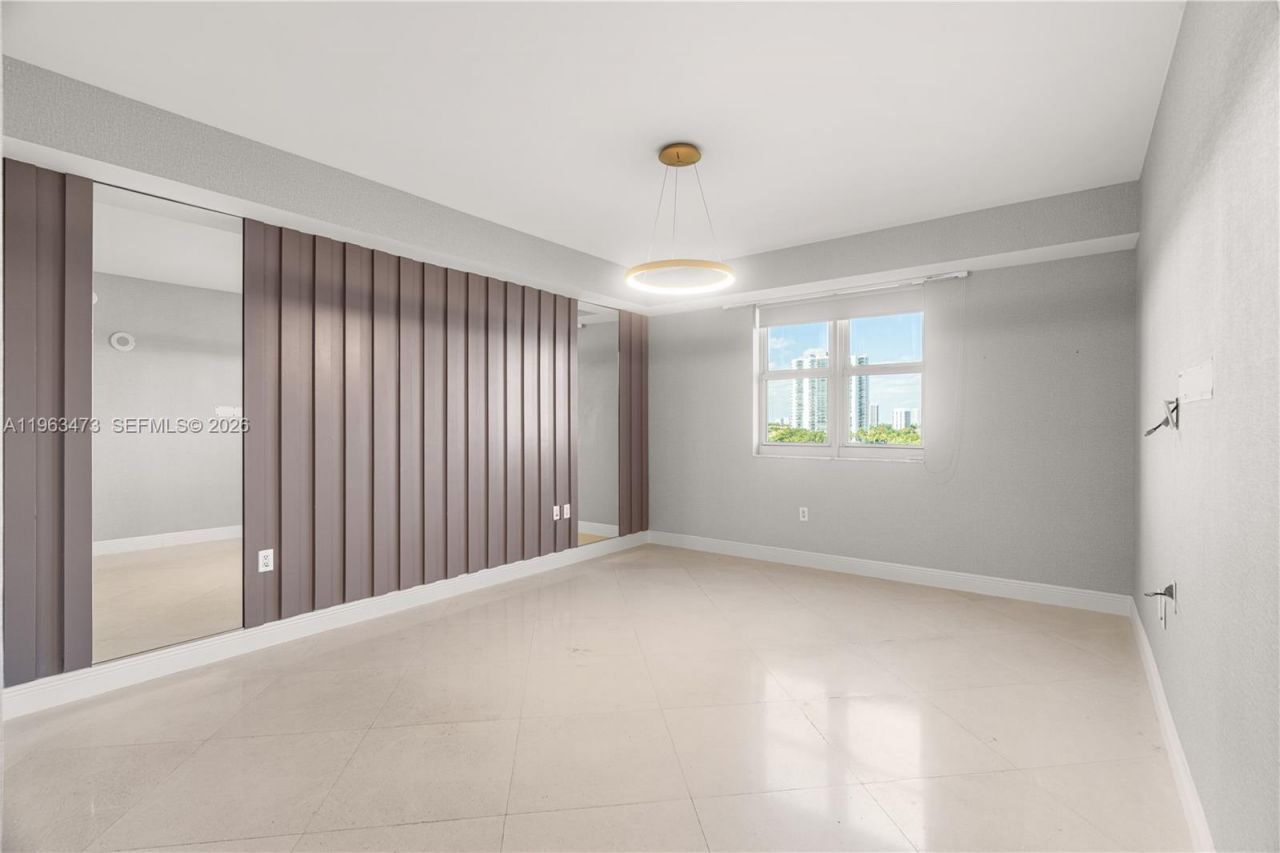 20000 E Country Club Dr, Unit 716, Aventura, FL 33180 Photo