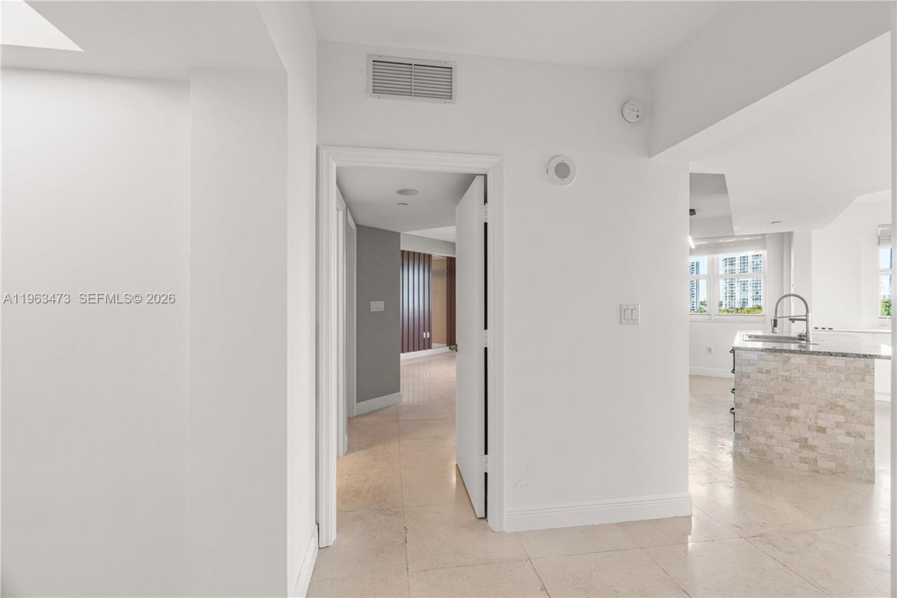 20000 E Country Club Dr, Unit 716, Aventura, FL 33180 Photo