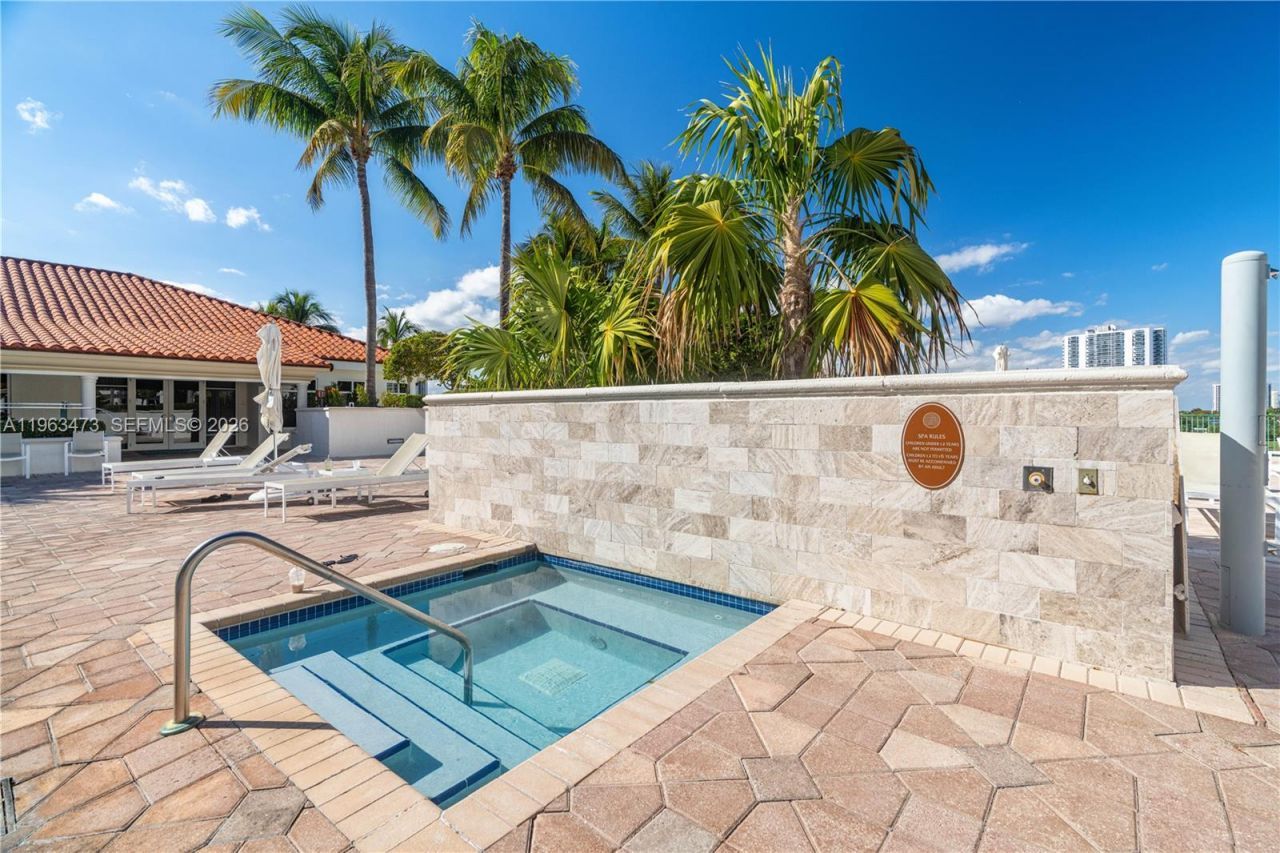 20000 E Country Club Dr, Unit 716, Aventura, FL 33180 Photo
