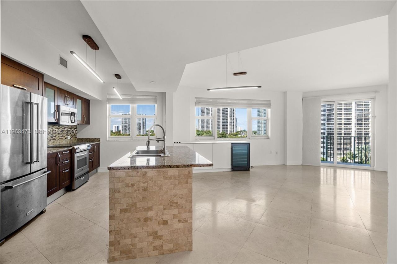 20000 E Country Club Dr, Unit 716, Aventura, FL 33180 Photo