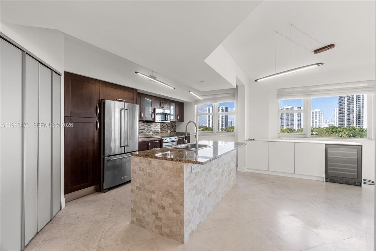 20000 E Country Club Dr, Unit 716, Aventura, FL 33180 Photo