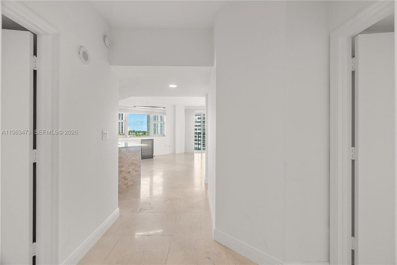 20000 E Country Club Dr, Unit 716, Aventura, FL 33180 Photo