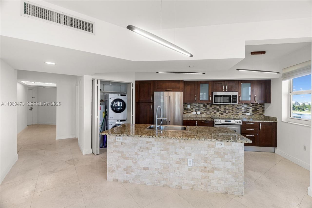 20000 E Country Club Dr, Unit 716, Aventura, FL 33180 Photo