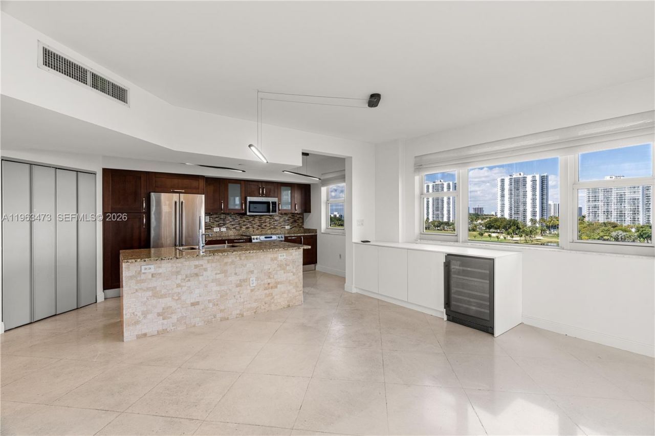 20000 E Country Club Dr, Unit 716, Aventura, FL 33180 Photo