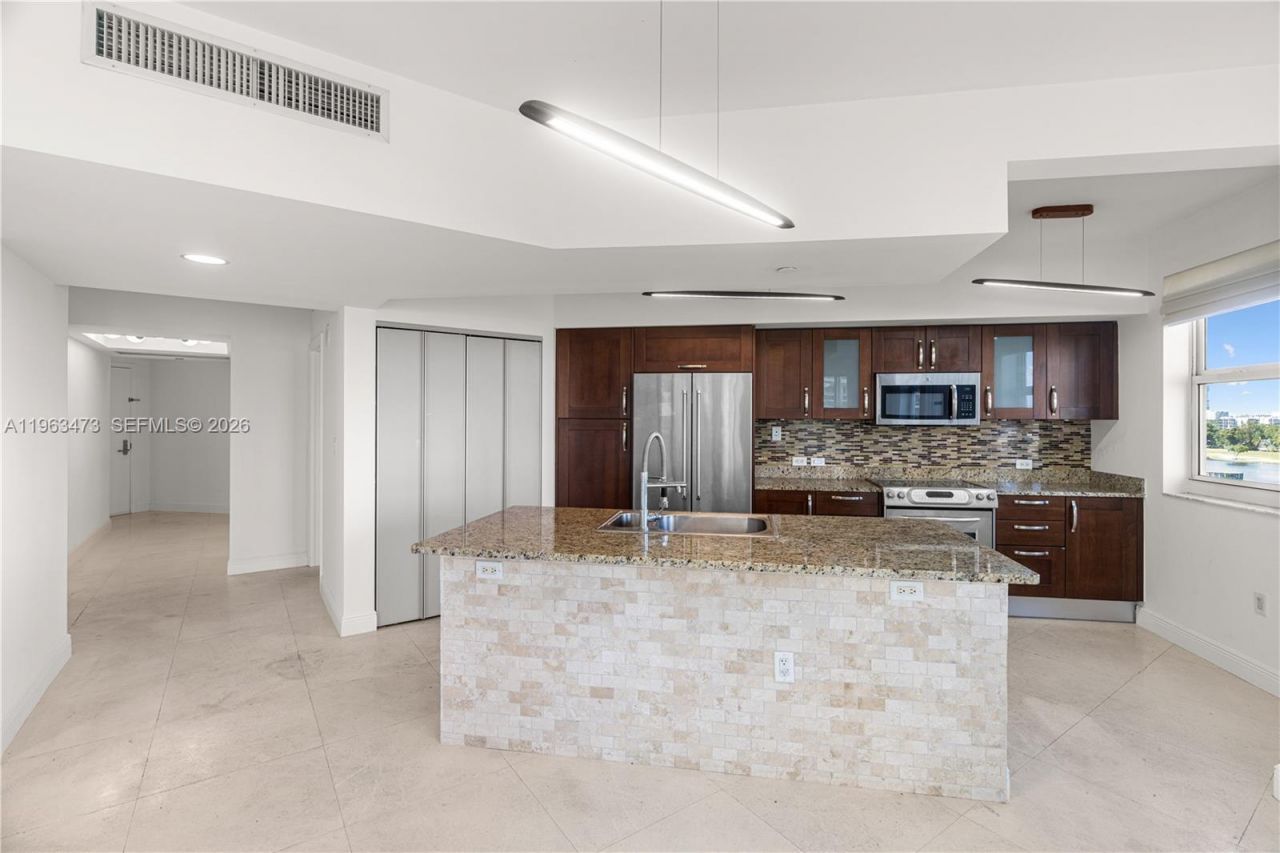 20000 E Country Club Dr, Unit 716, Aventura, FL 33180 Photo