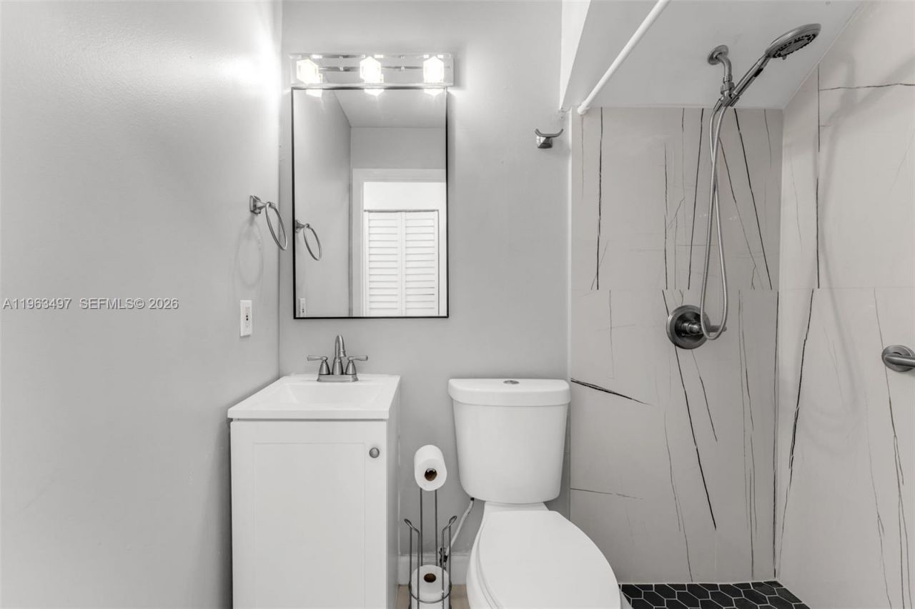 15430 SW 74th Cir Ct 506, Miami, FL 33193 Photo