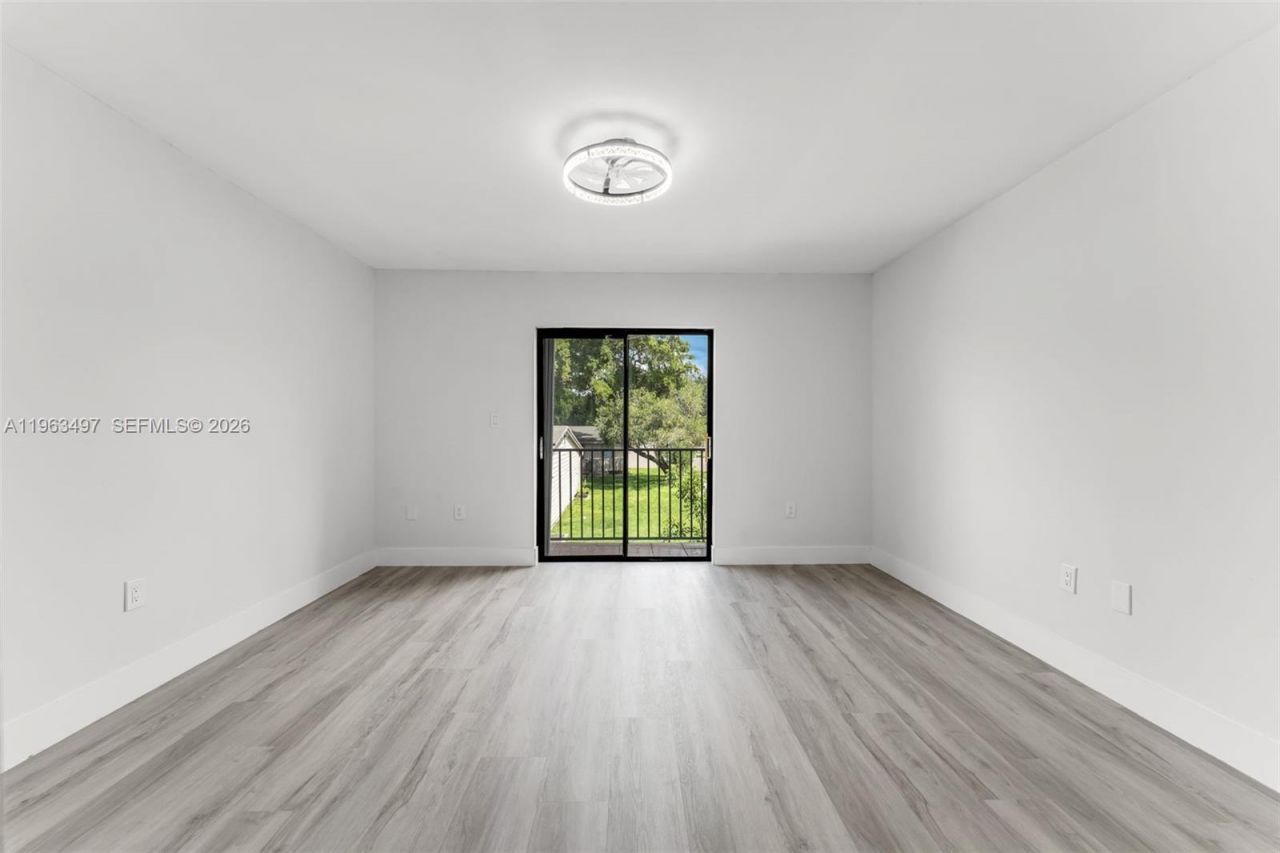 15430 SW 74th Cir Ct 506, Miami, FL 33193 Photo