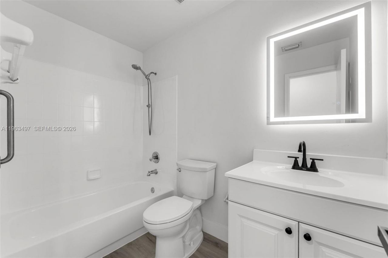 15430 SW 74th Cir Ct 506, Miami, FL 33193 Photo