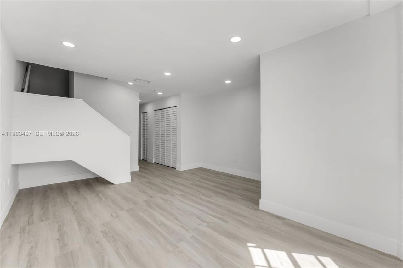 15430 SW 74th Cir Ct 506, Miami, FL 33193 Photo