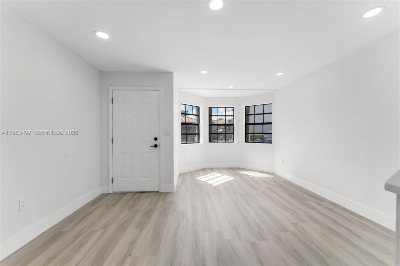 15430 SW 74th Cir Ct 506, Miami, FL 33193 Photo