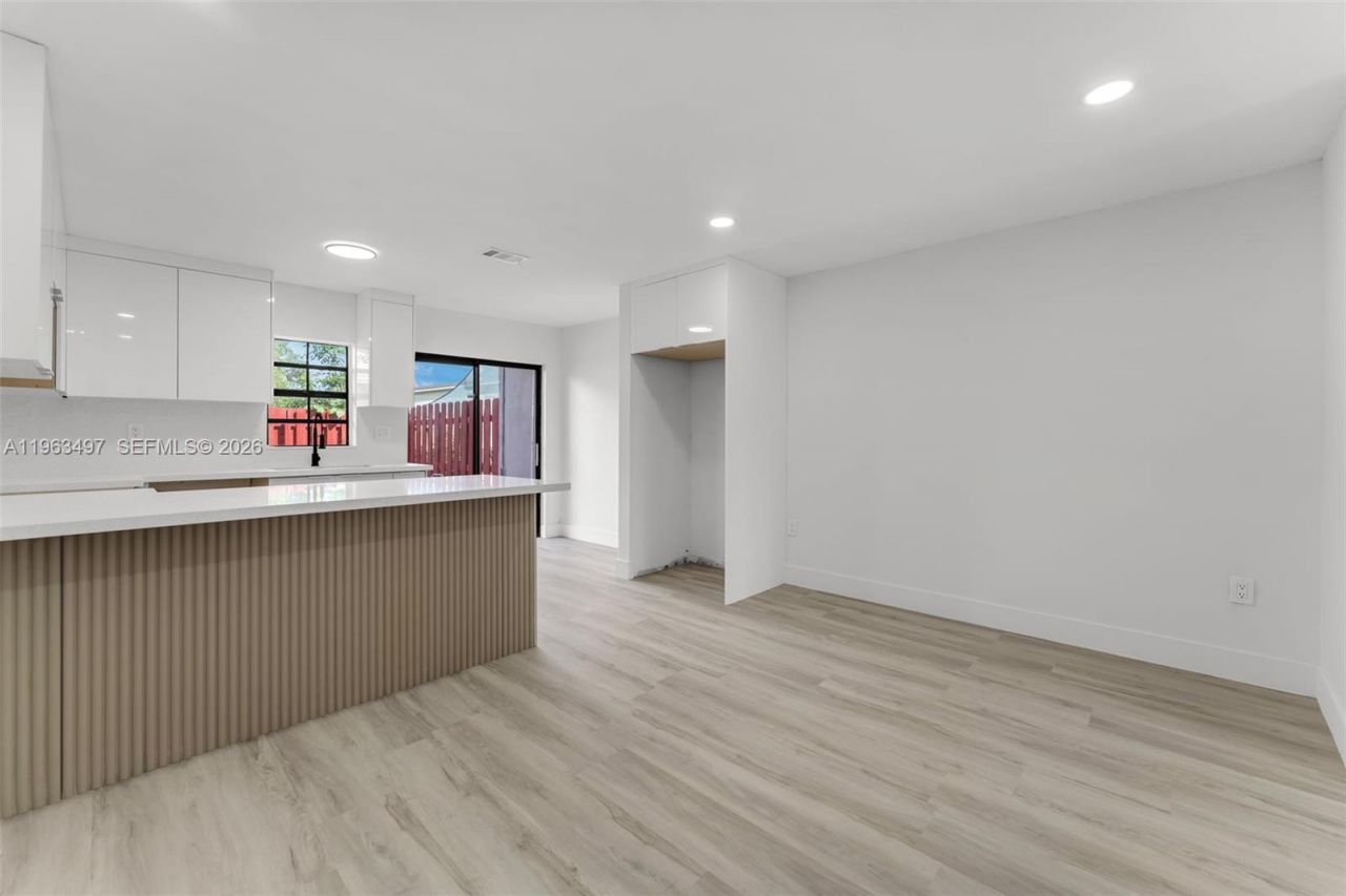 15430 SW 74th Cir Ct 506, Miami, FL 33193 Photo