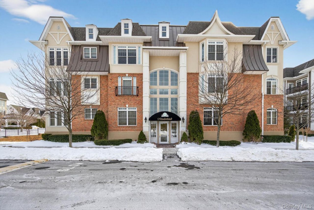 366 Roosevelt Way, Westbury, NY 11590 Main Photo