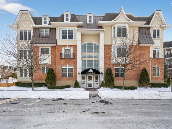 366 Roosevelt Way, Westbury, NY 11590