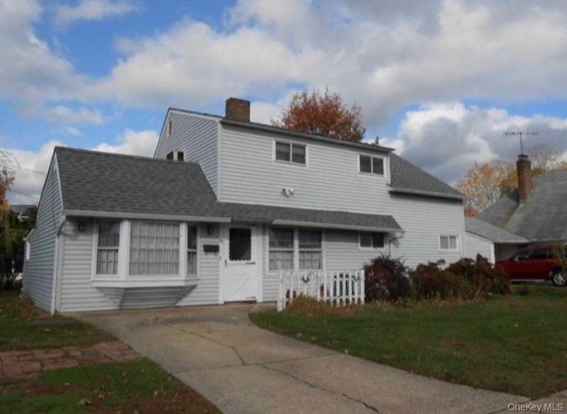 49 Spindle Road, Hicksville, NY 11801 Main Photo