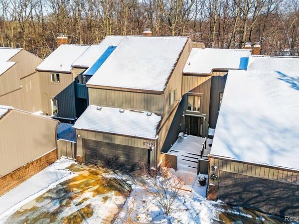 9422 Hawthorne Glen Drive, Grosse Ile Twp, MI 48138
