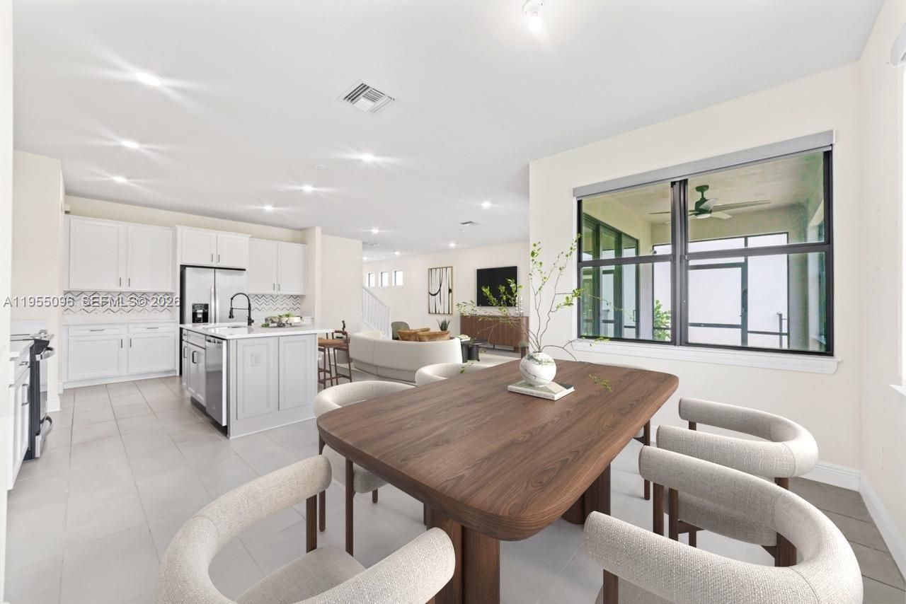 8123 NW 78th St, Tamarac, FL 33321 Photo