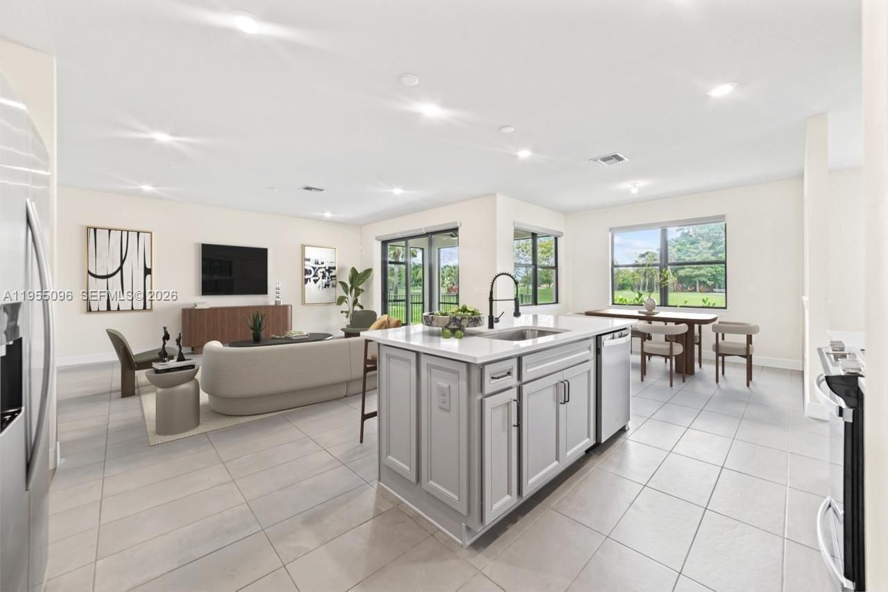 8123 NW 78th St, Tamarac, FL 33321 Photo