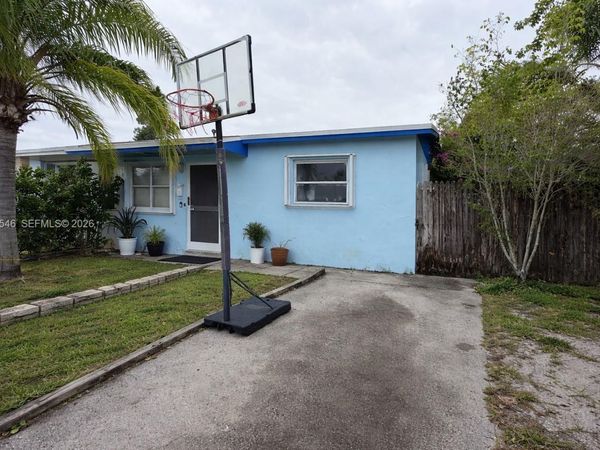 3522 NW 193rd St , Miami Gardens, FL 33056