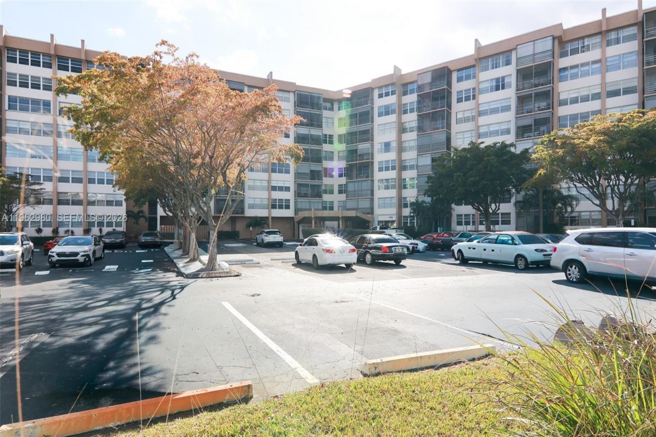 1200 Saint Charles Pl, Unit 302, Pembroke Pines, FL 33026 Photo