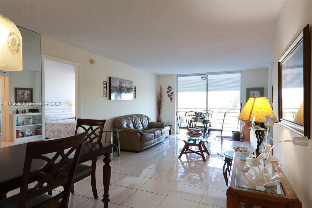 1200 Saint Charles Pl, Unit 302, Pembroke Pines, FL 33026 Photo