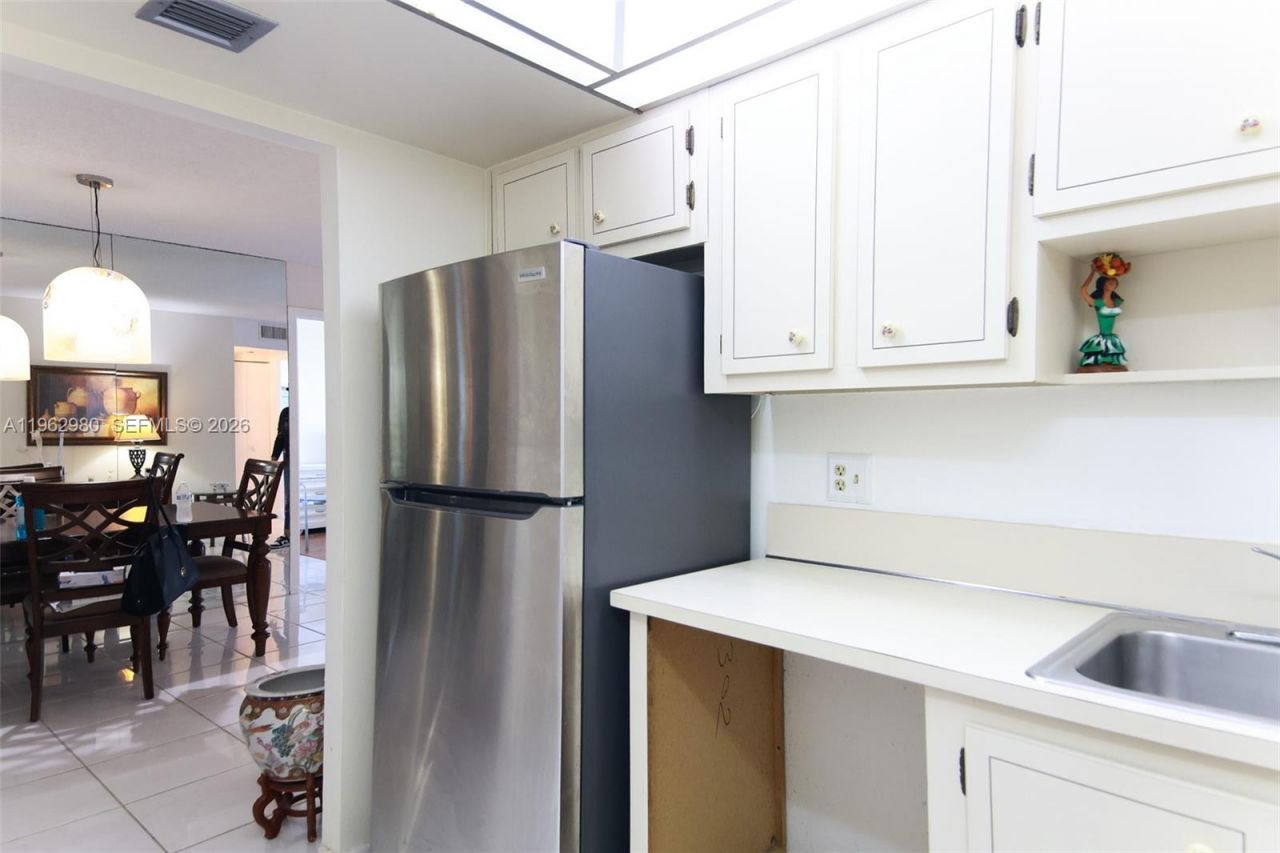 1200 Saint Charles Pl, Unit 302, Pembroke Pines, FL 33026 Photo