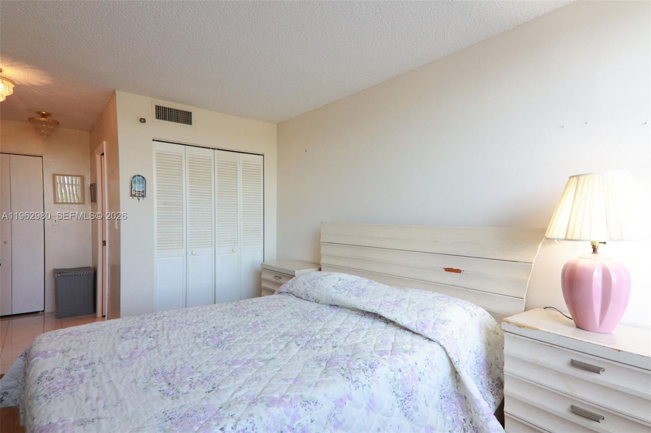 1200 Saint Charles Pl, Unit 302, Pembroke Pines, FL 33026 Photo