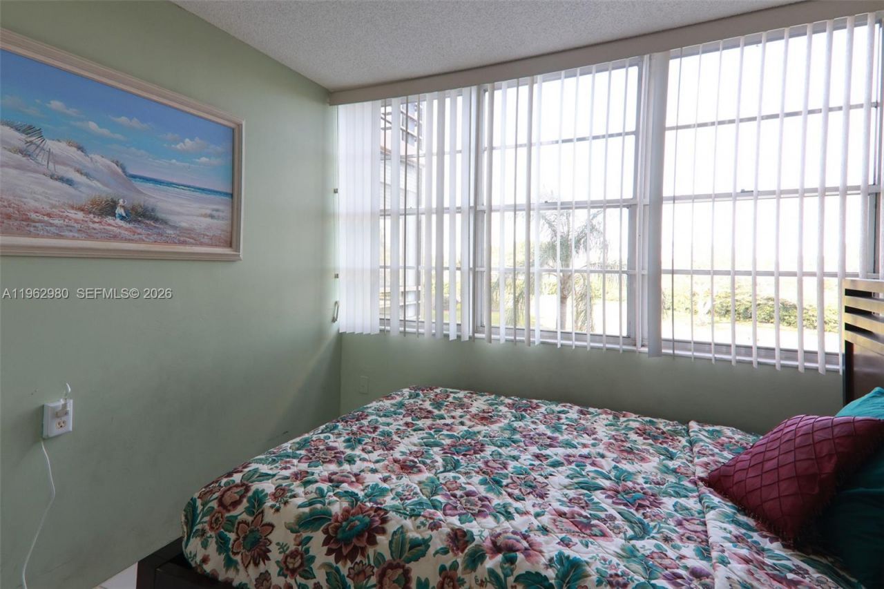1200 Saint Charles Pl, Unit 302, Pembroke Pines, FL 33026 Photo