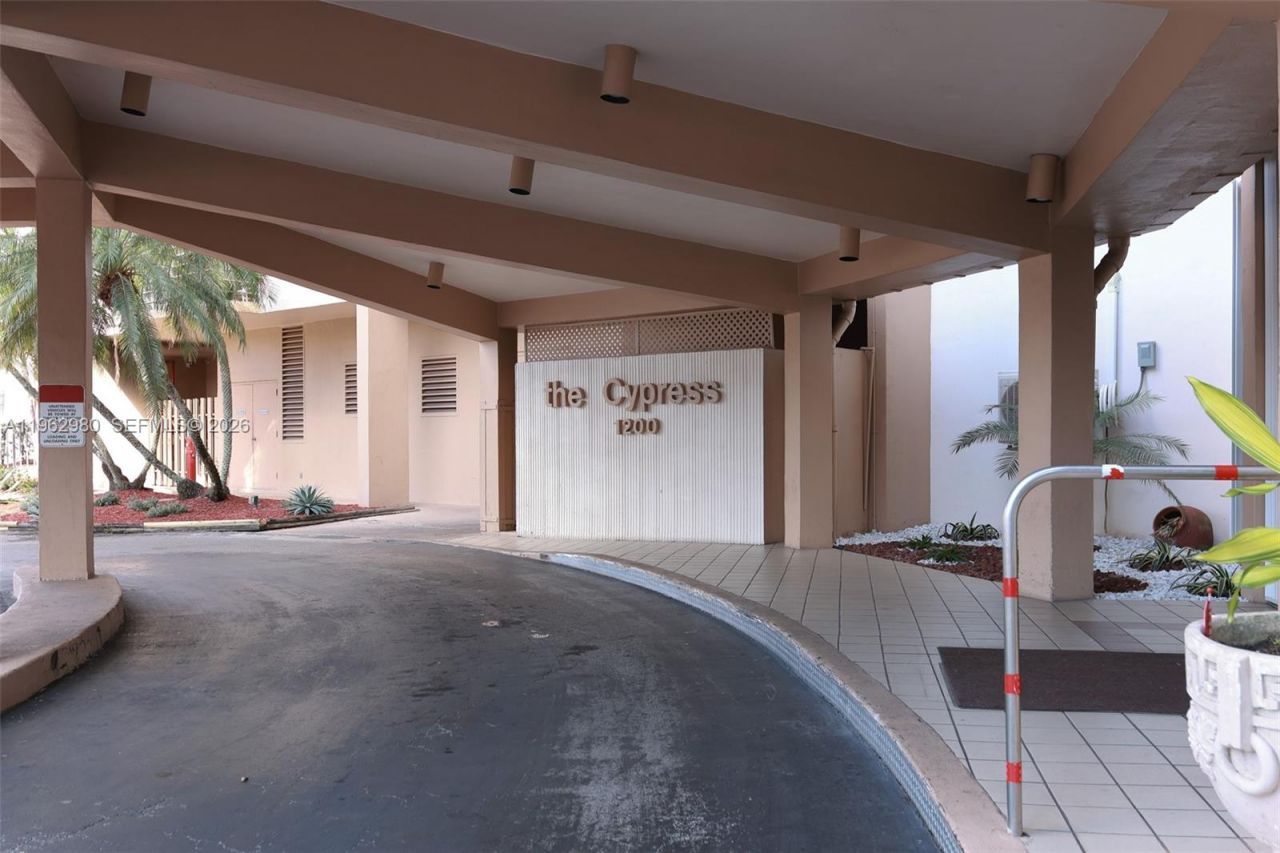 1200 Saint Charles Pl, Unit 302, Pembroke Pines, FL 33026 Photo