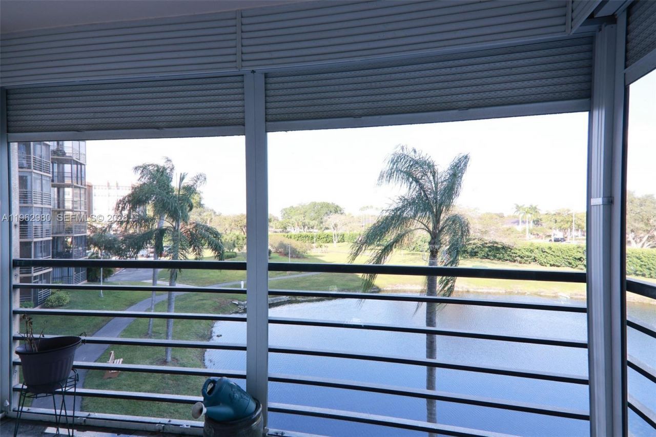1200 Saint Charles Pl, Unit 302, Pembroke Pines, FL 33026 Photo