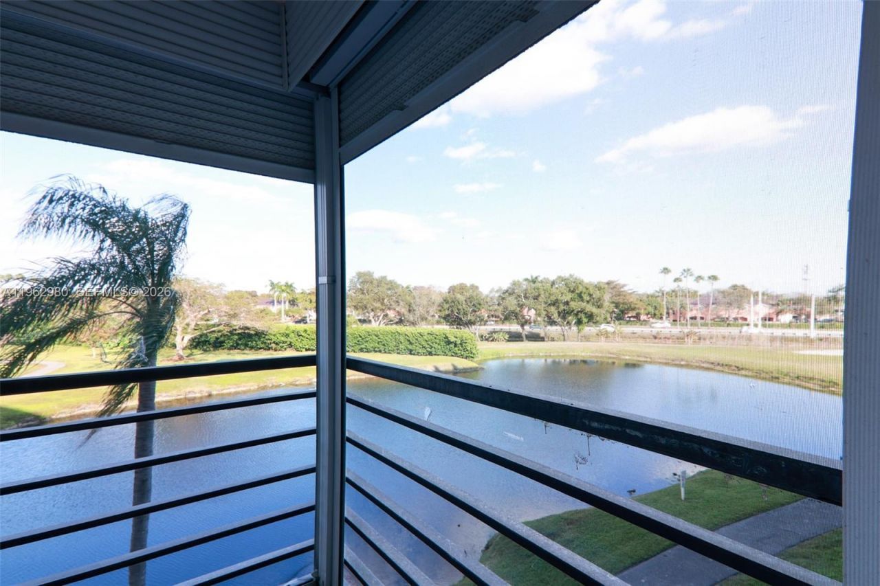 1200 Saint Charles Pl, Unit 302, Pembroke Pines, FL 33026 Photo