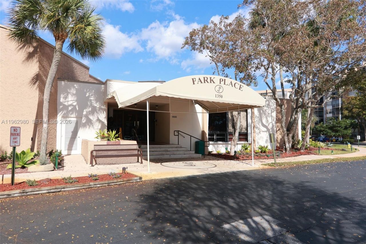 1200 Saint Charles Pl, Unit 302, Pembroke Pines, FL 33026 Photo