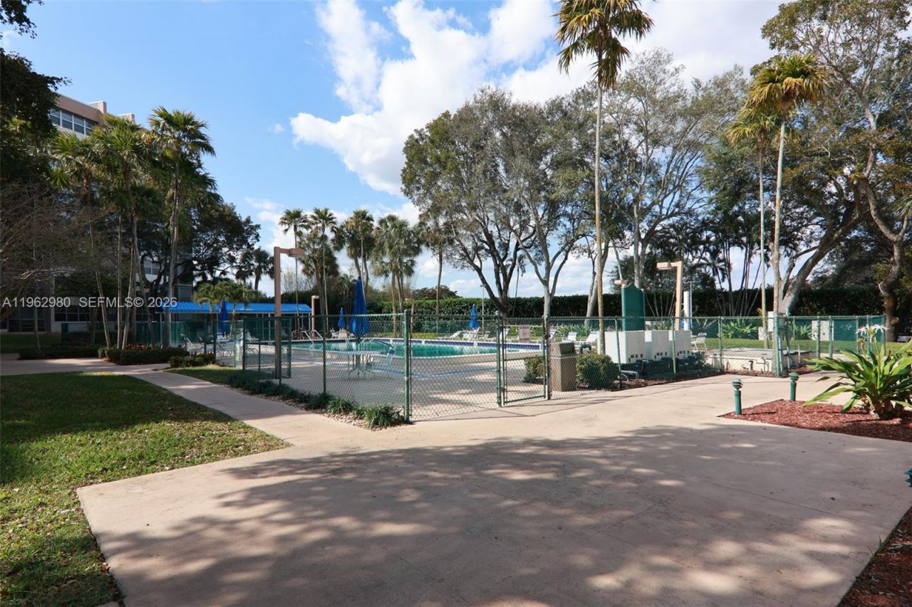 1200 Saint Charles Pl, Unit 302, Pembroke Pines, FL 33026 Photo