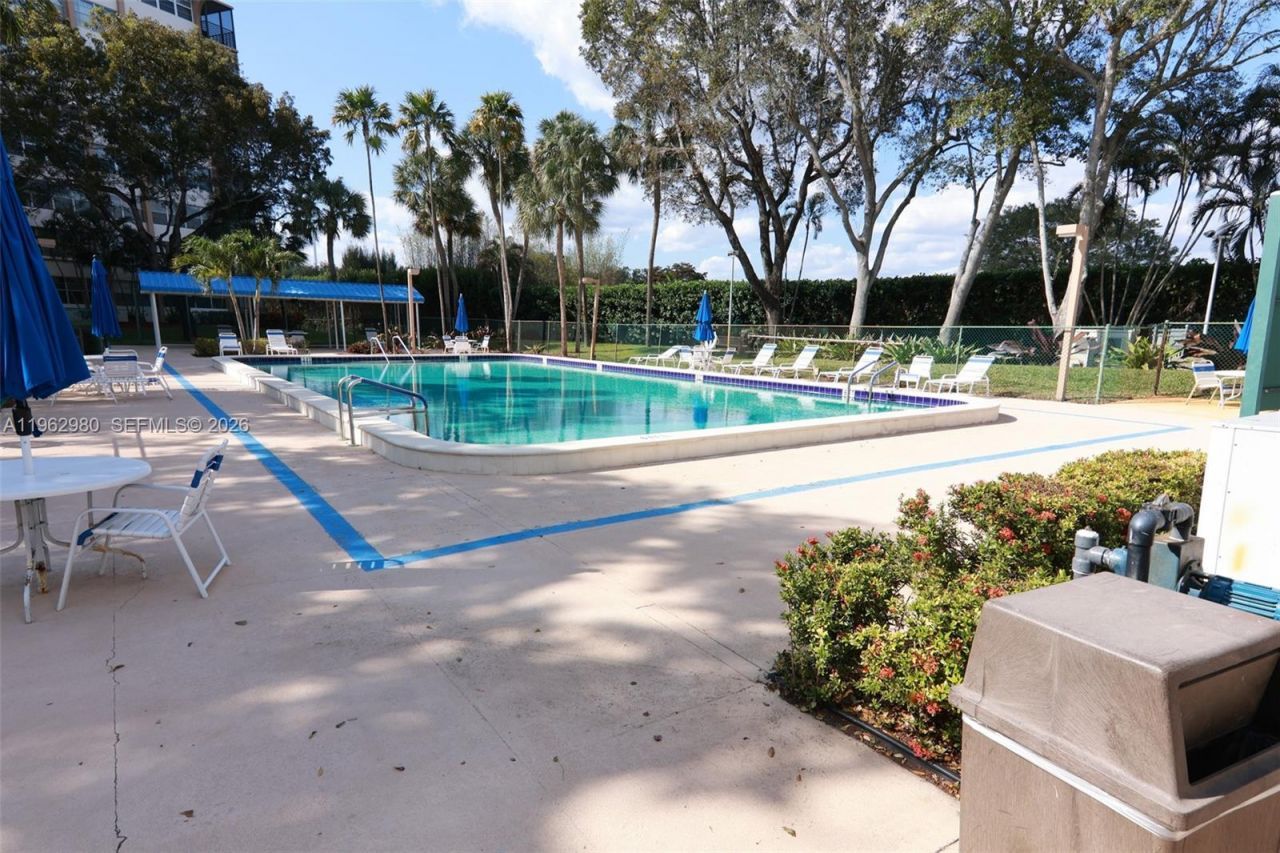 1200 Saint Charles Pl, Unit 302, Pembroke Pines, FL 33026 Photo