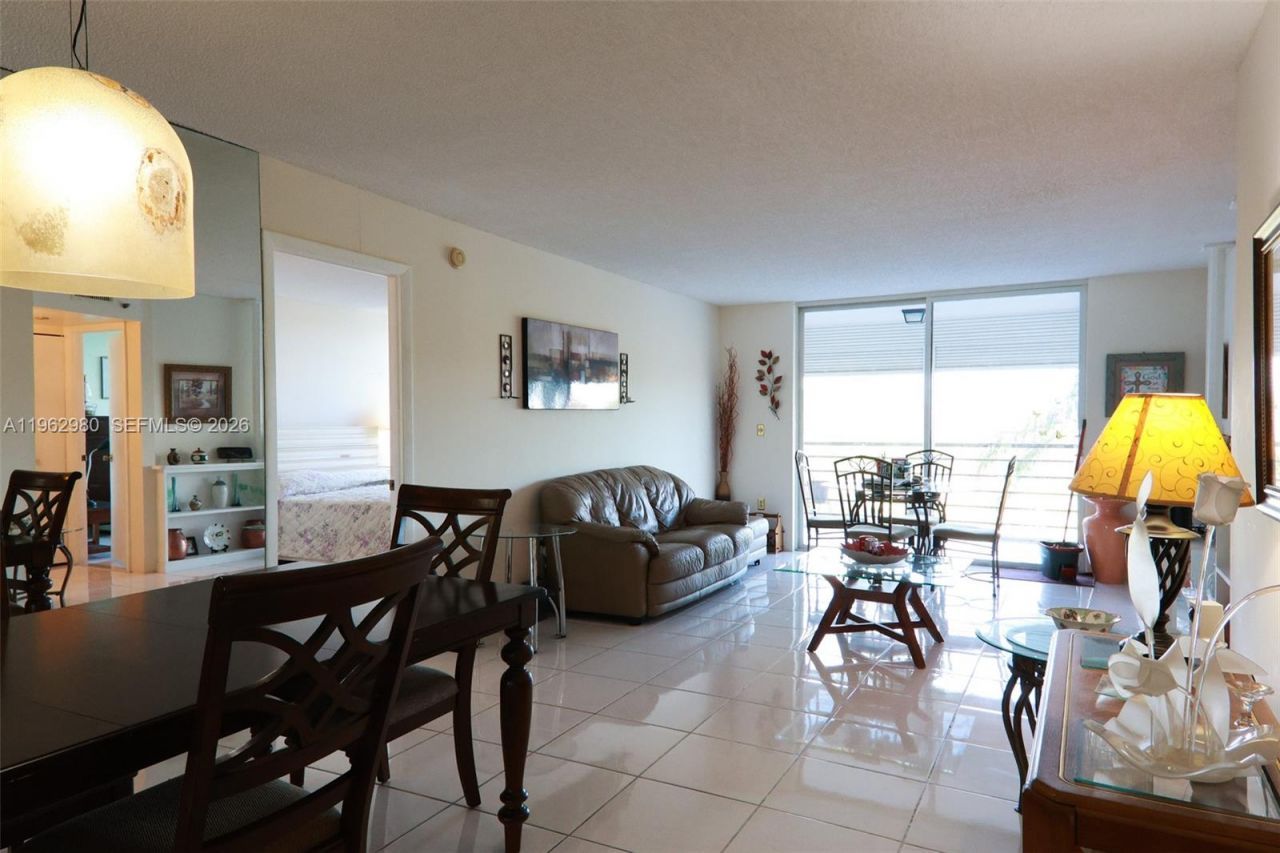 1200 Saint Charles Pl, Unit 302, Pembroke Pines, FL 33026 Photo